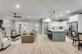 2833 W Biddison St in Fort Worth, TX - Building Photo - Building Photo