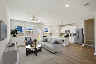 586 Avisa Dr in Kemah, TX - Building Photo - Building Photo