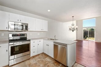 360 W 114th Pl in Northglenn, CO - Foto de edificio - Building Photo