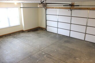 902 Jasmine Dr in Troy, OH - Building Photo - Building Photo