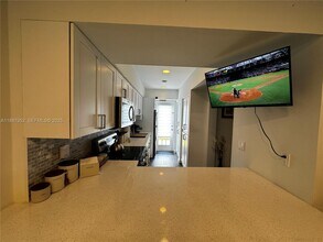 3971 Coral Springs Dr in Coral Springs, FL - Building Photo - Building Photo