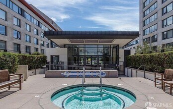 260 King St in San Francisco, CA - Building Photo - Building Photo