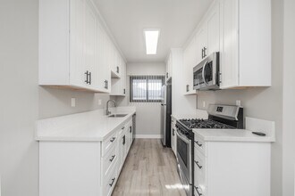 7816 Paseo del Rey in Playa Del Rey, CA - Building Photo - Interior Photo