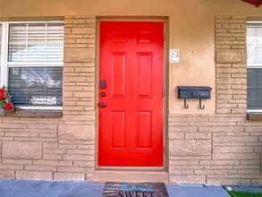 220 Southeast Jefferson Cir N in St. Petersburg, FL - Building Photo - Building Photo