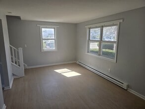 0 Town House Ct in Spencer, MA - Foto de edificio - Building Photo