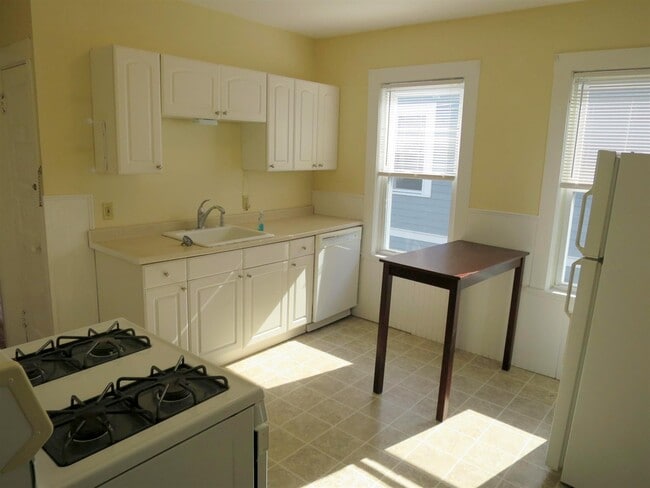 36 Standish St, Unit 3 in Cambridge, MA - Building Photo - Building Photo