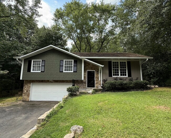 property at 1151 Bouldercrest Cir