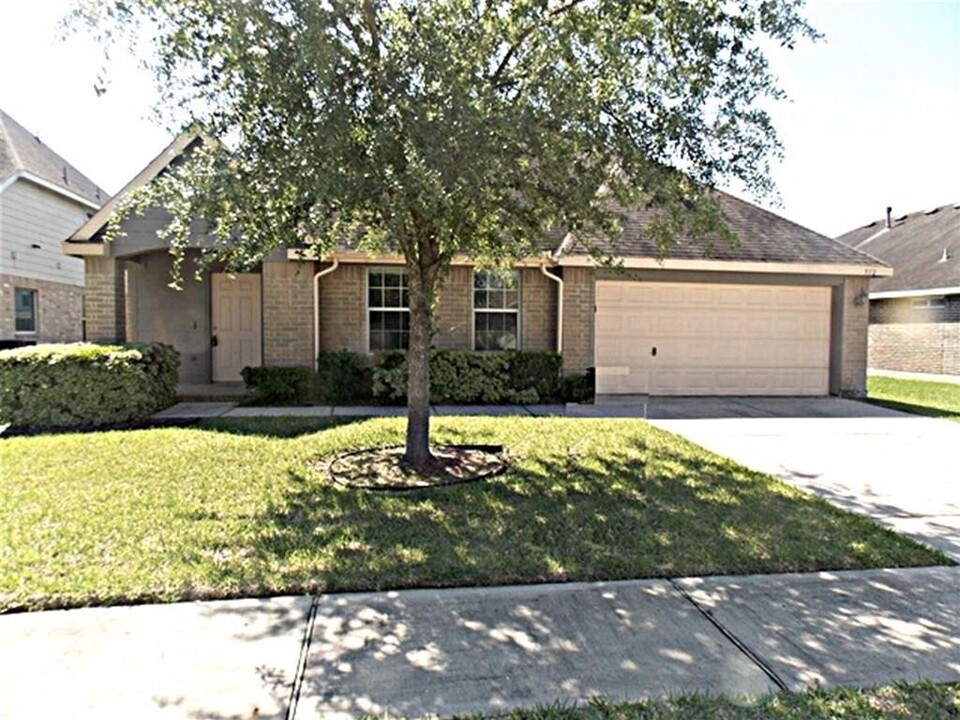 912 Curry St in Baytown, TX - Building Photo