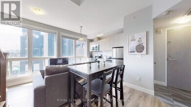 335 College St in Toronto, ON - Building Photo - Building Photo