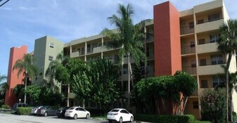 2400 NE 10th St in Pompano Beach, FL - Building Photo