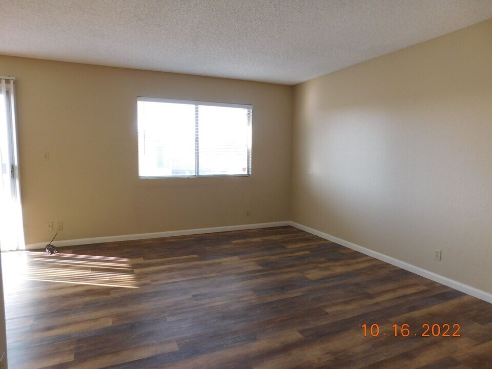 1332 N El Prado St in Ridgecrest, CA - Building Photo
