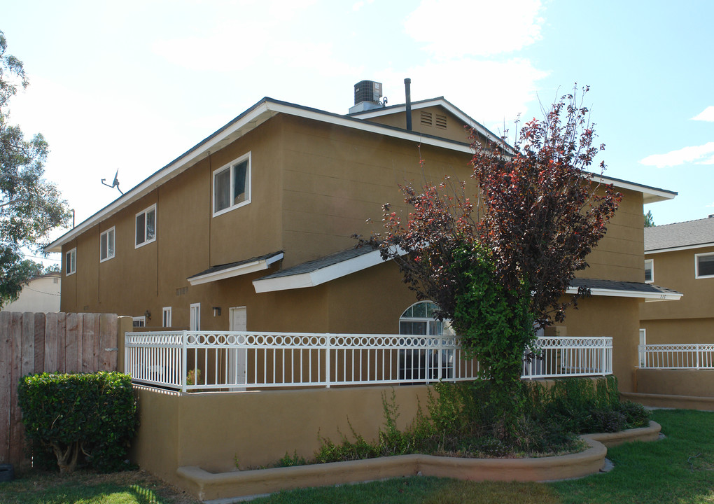 570 Penrose Dr in Corona, CA - Building Photo