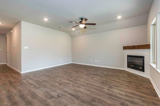 102 Border Ct in Youngsville, LA - Building Photo - Building Photo