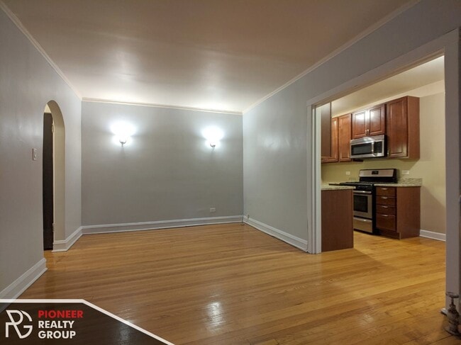 4901 N Hoyne Ave, Unit 2100-E1 in Chicago, IL - Foto de edificio - Building Photo