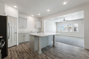 Porter Ranch Townhomes in Eagle Mountain, UT - Building Photo