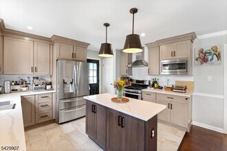 821 Midwood Dr in Rahway, NJ - Building Photo - Building Photo
