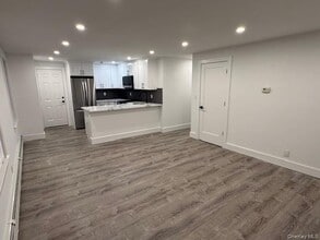 19 Bellport Ln in Bellport, NY - Building Photo - Building Photo