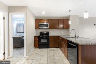 941 New Market St in Philadelphia, PA - Building Photo - Building Photo