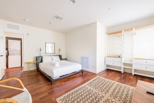 747 4th St in Miami Beach, FL - Building Photo - Building Photo
