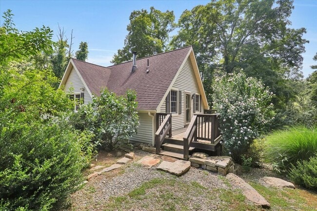 property at 19 Moodus Leesville Rd