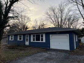 111 Edgewood Dr in Hallsville, MO - Building Photo