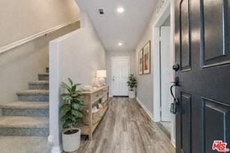 713 Daniel Freeman Cir in Inglewood, CA - Building Photo - Building Photo