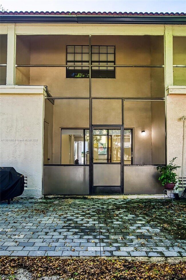 11551 Royal Palm Blvd in Coral Springs, FL - Foto de edificio - Building Photo