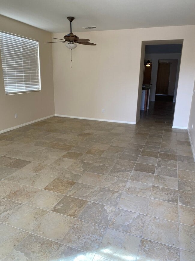 16820 Desert Lily St in Victorville, CA - Building Photo - Building Photo