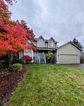 13224 12th Ave E in Tacoma, WA - Foto de edificio - Building Photo