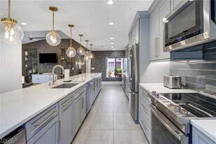 27052 Kindlewood Ln in Bonita Springs, FL - Building Photo