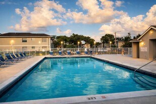 422 NE 210th Cir Terrace in Miami, FL - Building Photo