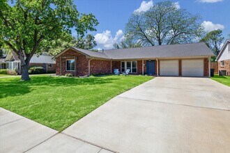 2910 Freshmeadows Dr in Houston, TX - Building Photo - Building Photo