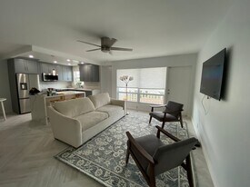 2500 NE 48th Ln, Unit 306 in Fort Lauderdale, FL - Building Photo