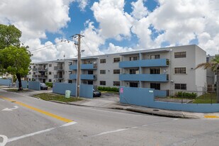 325 W 68th St in Hialeah, FL - Building Photo