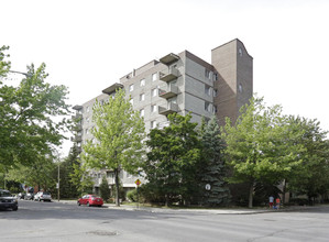 Habitations Des Fleurs A in Montréal, QC - Building Photo - Building Photo