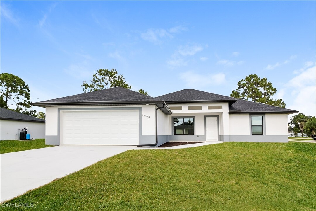 1004 Anson Ave in Lehigh Acres, FL - Building Photo