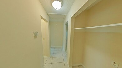 1718 NW 20th Ct in Ocala, FL - Building Photo - Building Photo