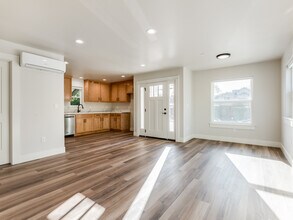 446 Dana St, Unit 100 in San Luis Obispo, CA - Foto de edificio - Building Photo