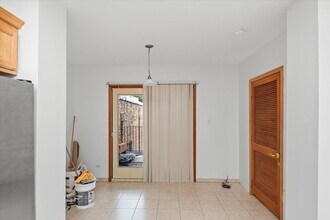 1707 N Fairfield Ave in Chicago, IL - Building Photo - Building Photo