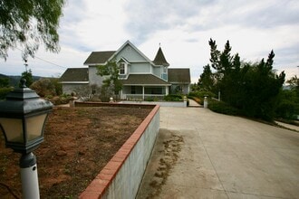 10031 Valle Caballo Ln in El Cajon, CA - Building Photo - Building Photo