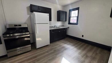 1 Union St, Unit 2 in Northampton, MA - Foto de edificio - Building Photo