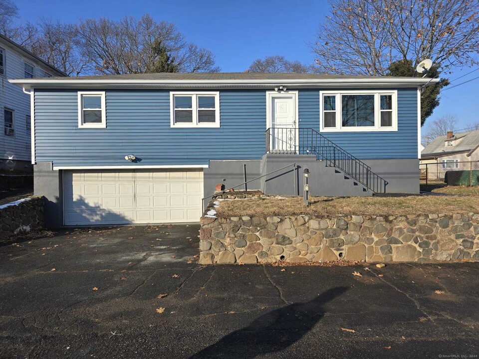 28 Hugo St in West Haven, CT - Building Photo