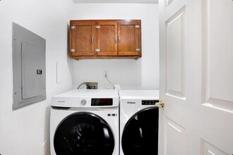 233 Legends Creek Pl, Unit 102 in Indianapolis, IN - Foto de edificio - Building Photo