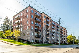 Linden Crossing in Cambridge, ON - Building Photo - Building Photo