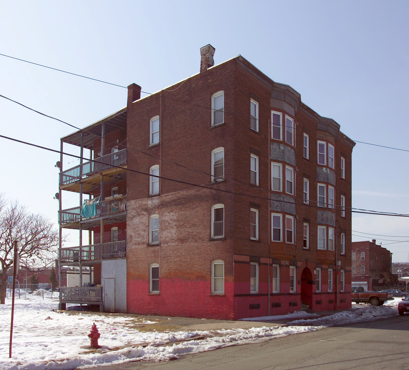 10 Spring St in Holyoke, MA - Building Photo