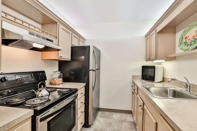 The Waterford in North Canton, OH - Foto de edificio - Interior Photo