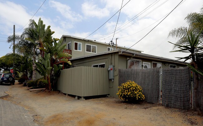 901 S Tremont St in Oceanside, CA - Building Photo - Building Photo
