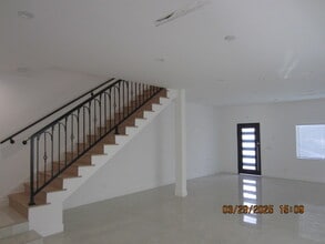 1807 N Kenmore Ave, Unit 1807 in Los Angeles, CA - Building Photo - Building Photo