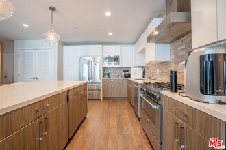 3715 San Marino St-Unit -201 in Los Angeles, CA - Building Photo - Building Photo