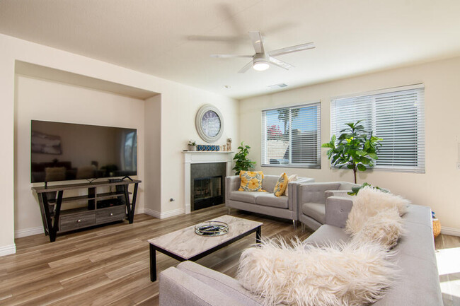 43784 Riunione Pl in Indio, CA - Foto de edificio - Building Photo
